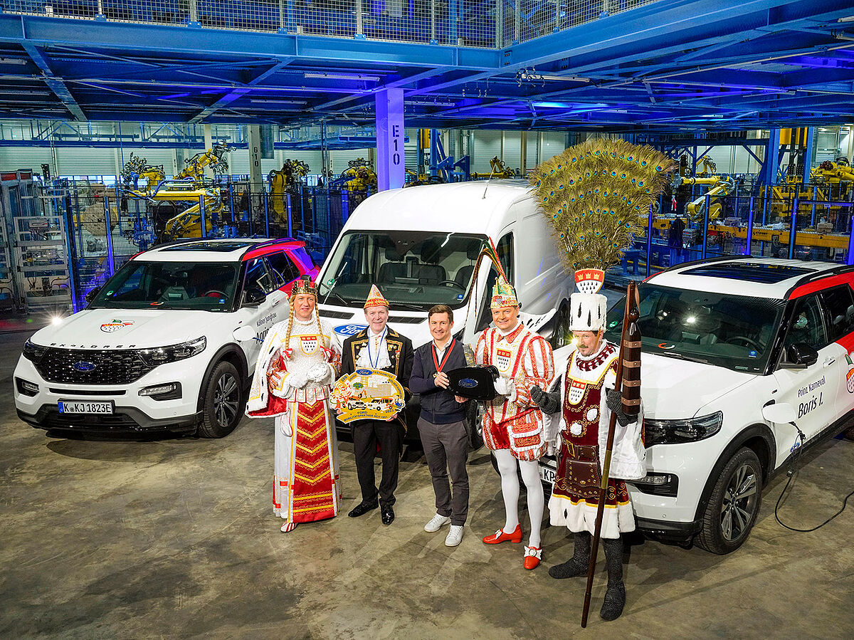 FAHRZEUGÜBERGABE AN KÖLNER DREIGESTIRN: ZUM 200-JÄHRIGEN KARNEVALSJUBILÄUM ELEKTRIFIZIERT FORD DEN ROSENMONTAGSZUG error_file_does_not_exist