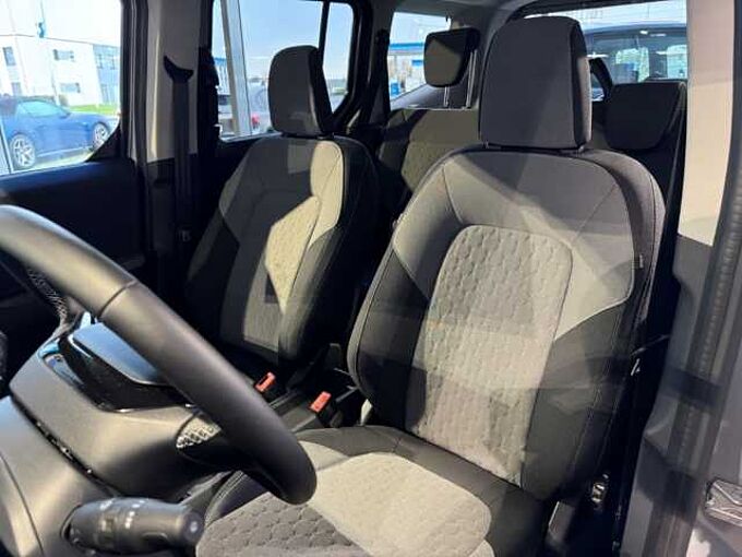 Ford Tourneo Courier BEV Titanium   Tempomat-adaptiv+KeyFree+Navi 