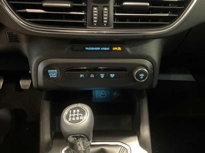 Ford Focus Turnier Titanium 4J Garantie. R&Uuml;CKF. NAVI. PDC 