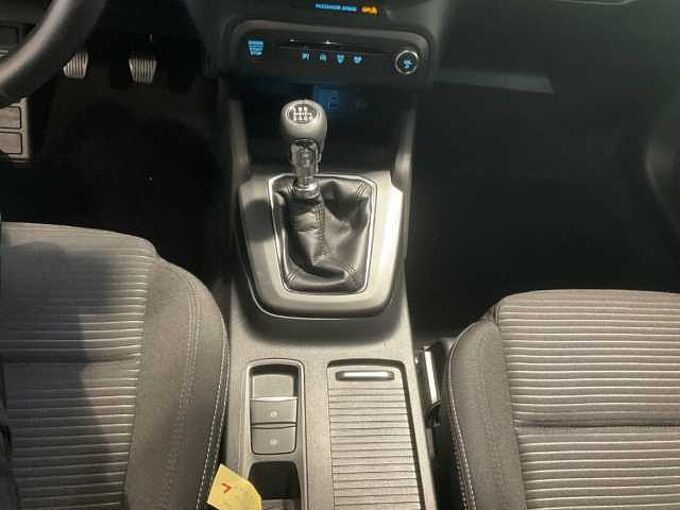 Ford Focus Turnier Titanium 4J Garantie. R&Uuml;CKF. NAVI. PDC 