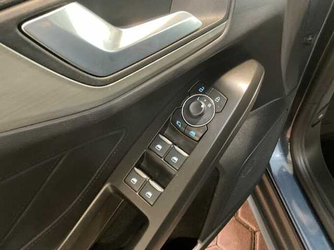 Ford Focus Turnier Titanium 4J Garantie. R&Uuml;CKF. NAVI. PDC 