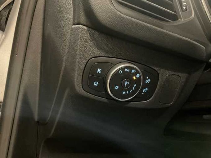 Ford Focus Turnier Titanium 4J Garantie RÜCKF. PDC NAVI.