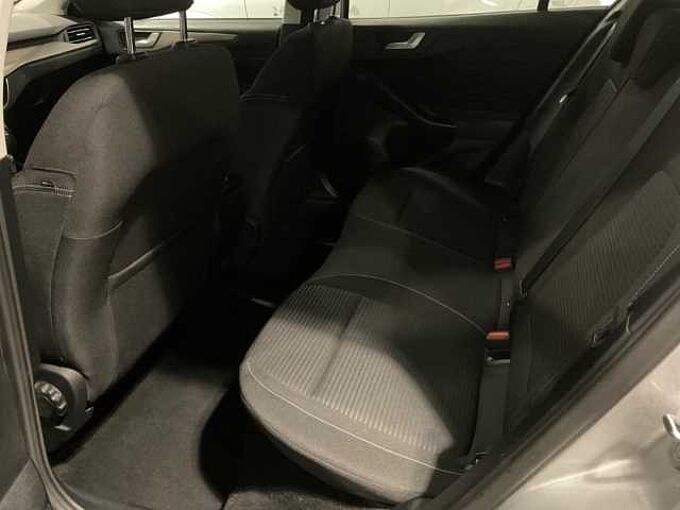 Ford Focus Turnier Titanium 4J Garantie RÜCKF. PDC NAVI.