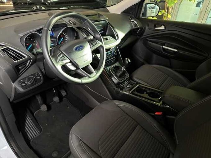 Ford Kuga Titanium+Kamera+Navi+Key-Free+Winter-P. 