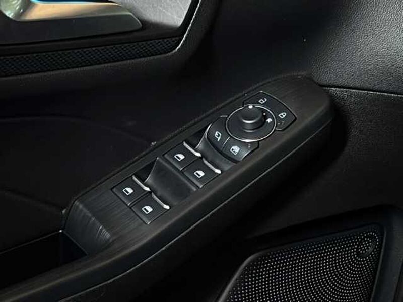 Ford Kuga ST-Line+Automatik+Navi+LED+Key-Free+PDC ST-Line+Automatik+Navi+LED+Key-Free+PDC