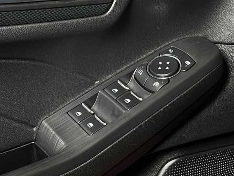 Ford Kuga ST-Line+Automatik+Pano+Navi+Key-Free+LED ST-Line+Automatik+Pano+Navi+Key-Free+LED