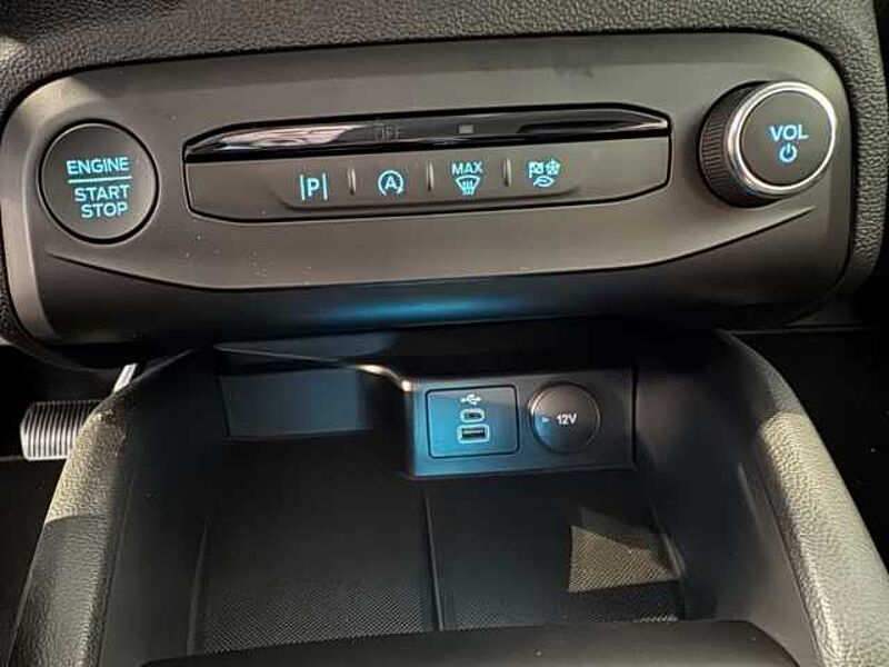 Ford Focus Titanium Turnier Automatik+Rückfahrkamera+Navi+Tempomat Titanium Turnier Automatik+Rückfahrkamera+Navi+Tempomat