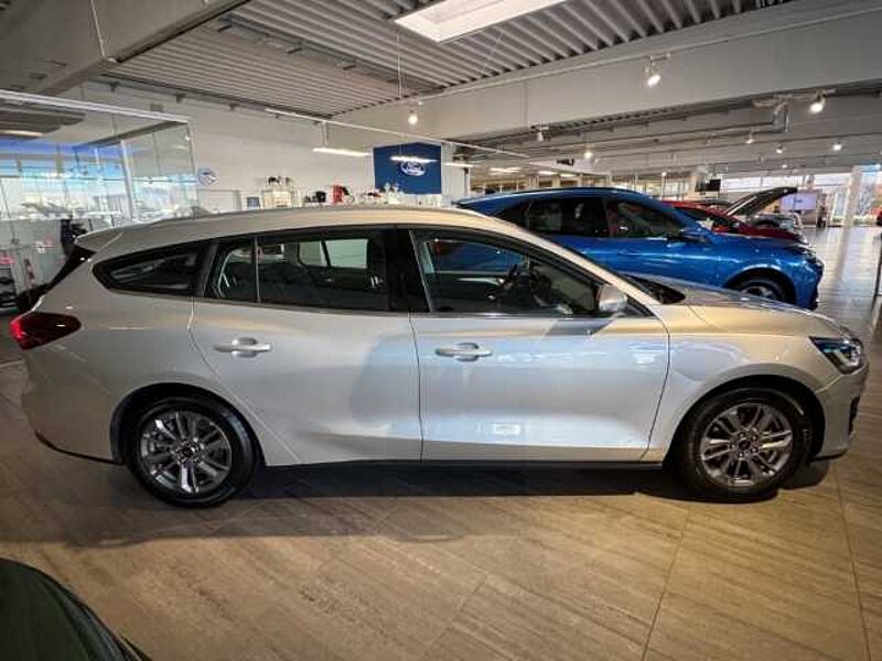 Ford Focus Titanium Turnier Automatik+Rückfahrkamera+Navi+Tempomat Titanium Turnier Automatik+Rückfahrkamera+Navi+Tempomat