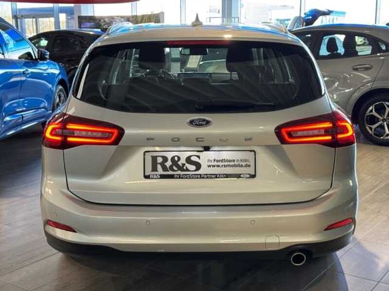 Ford Focus Titanium Turnier Automatik+Rückfahrkamera+Navi+Tempomat Titanium Turnier Automatik+Rückfahrkamera+Navi+Tempomat