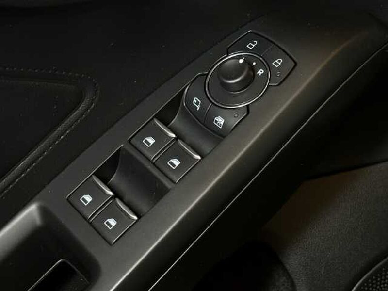 Ford Focus Titanium+*Facelift*+Navi+Klima+Tempo