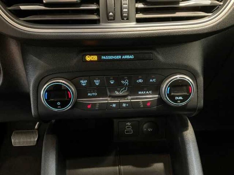 Ford Kuga Plug-In Hybrid 2.5 Cool & Connect NAVI. + PDC. Sitzheizung