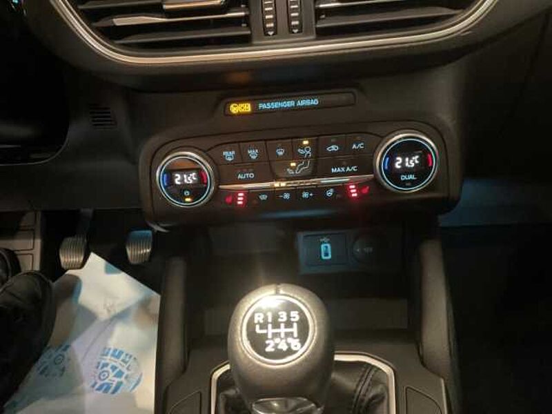 Ford Focus Titanium Turnier+KeyFree+Navi+Tempomat
