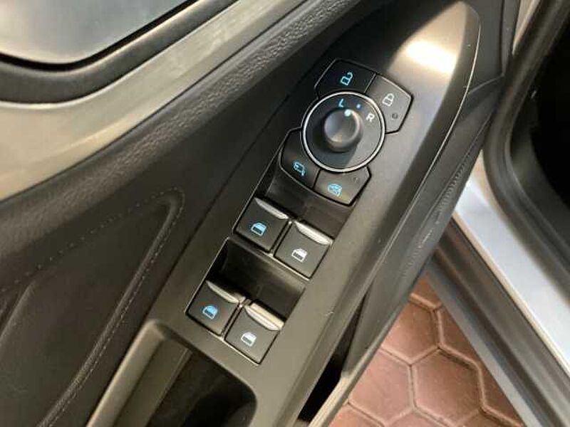 Ford Focus Titanium+Navi+LED+Kamera+KeylessGO+Sitzheizung