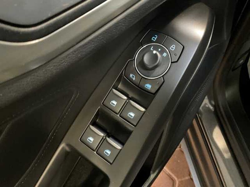 Ford Focus Titanium+Navi+LED+Kamera+KeylessGO+Sitzheizung