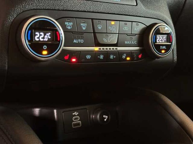 Ford Kuga Titanium+Automatik+AHK+Pano+Head-Up+Kamera