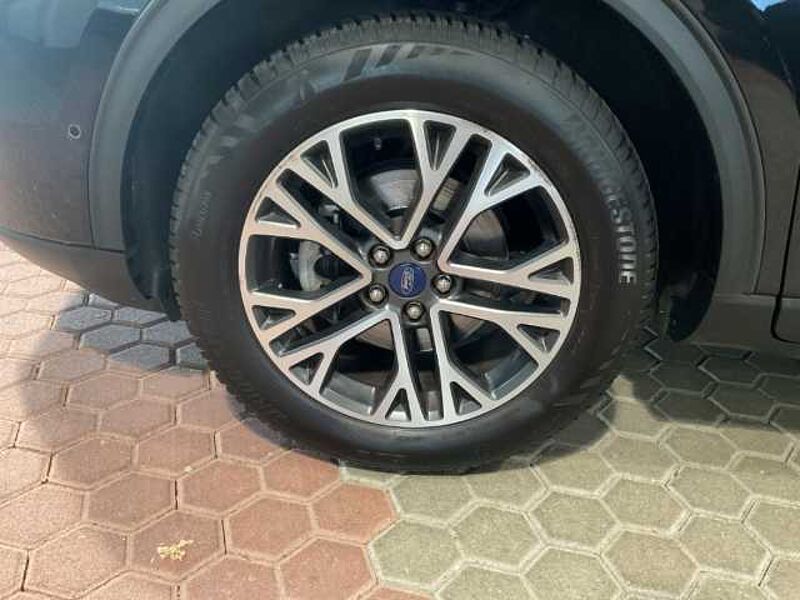 Ford Kuga Titanium X RÜCKF. NAVI. Winter-P. PDC. Allwetterreifen