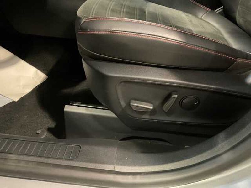 Ford Kuga ST-Line X NAVI. PDC. RÜCKF. Frontkamera + Sitzheizung