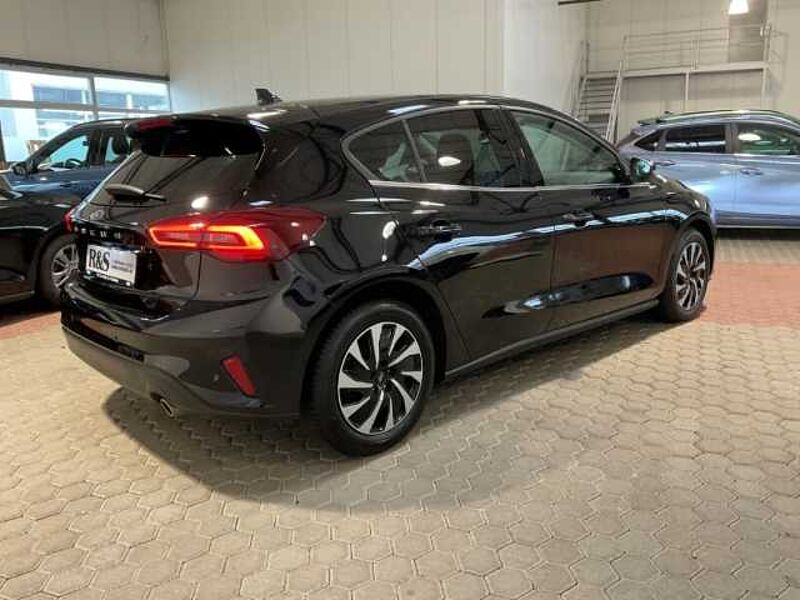 Ford Focus Titanium RÜCKF .PDC. NAVI. +4 Jahre Garantie