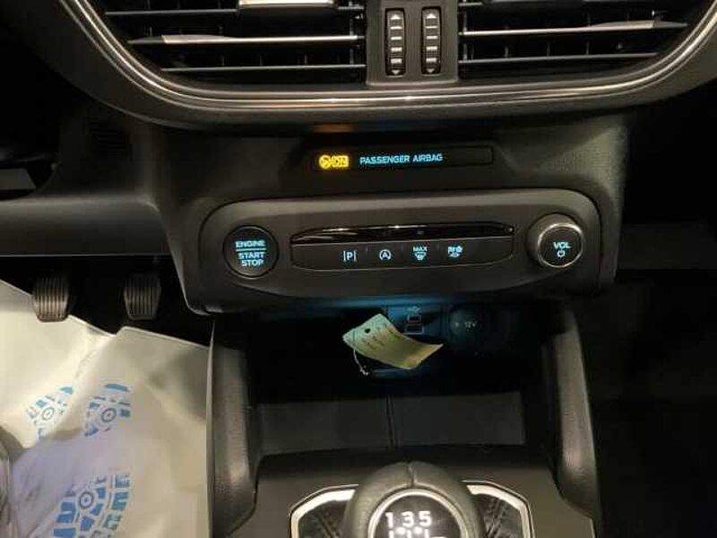 Ford Focus Turnier Titanium 4J Garantie R&Uuml;CKF. PDC NAVI.