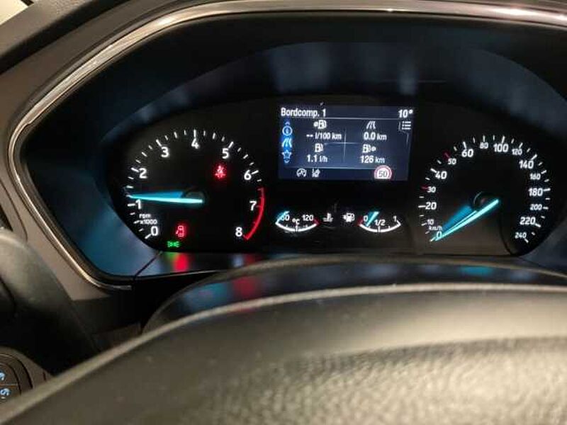 Ford Focus Turnier Titanium 4J Garantie R&Uuml;CKF. PDC NAVI.