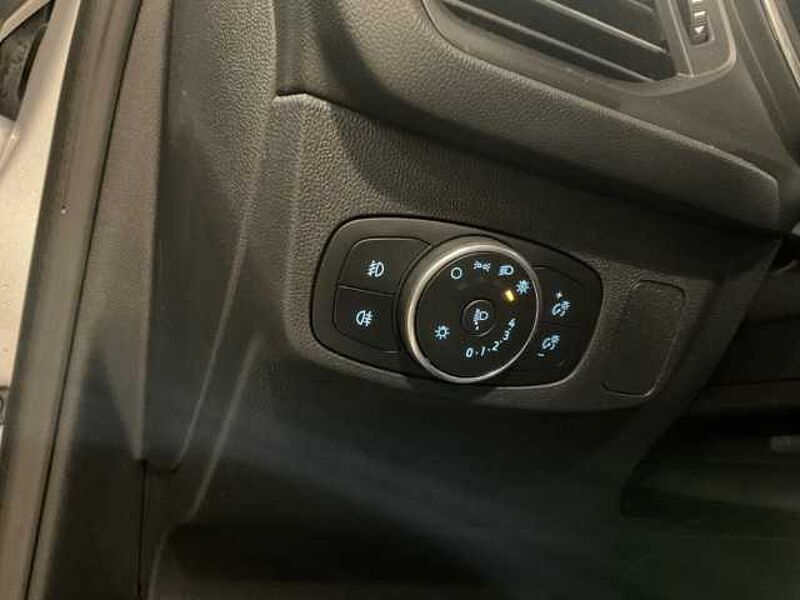 Ford Focus Turnier Titanium 4J Garantie R&Uuml;CKF. PDC NAVI.