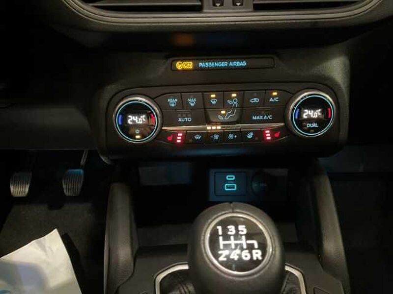 Ford Focus Turnier Titanium RÜCKF. PDC. Winter-P