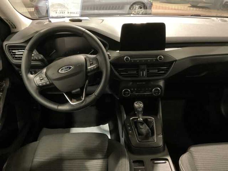 Ford Focus Turnier Titanium RÜCKF. PDC. Winter-P