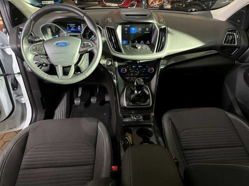 Ford Kuga Titanium+Kamera+Navi+Key-Free+Winter-P.